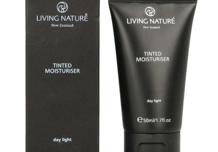 Living Nature Day light tinted moisturiser (50 Milliliter)
